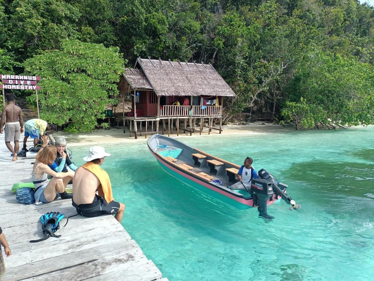 Warahnus Dive Homestay Kri Exterior photo